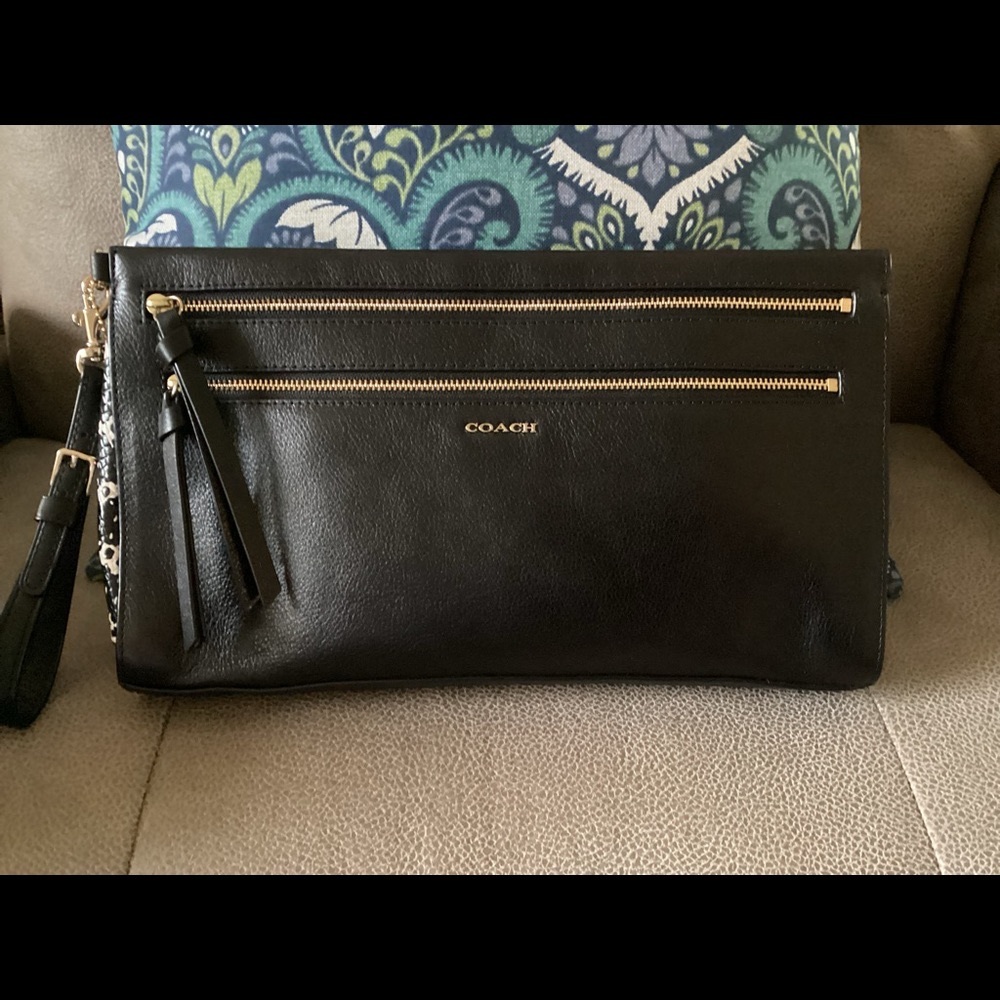 Coach clutch/wristlet (EUC)